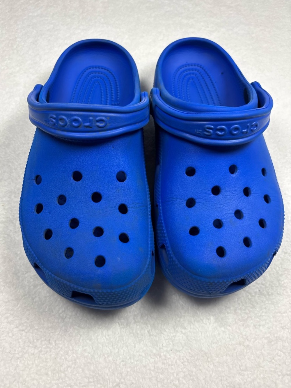 Crocs M7/W9 blue clogs from Crocs, lightweight and comfy everyday wear.